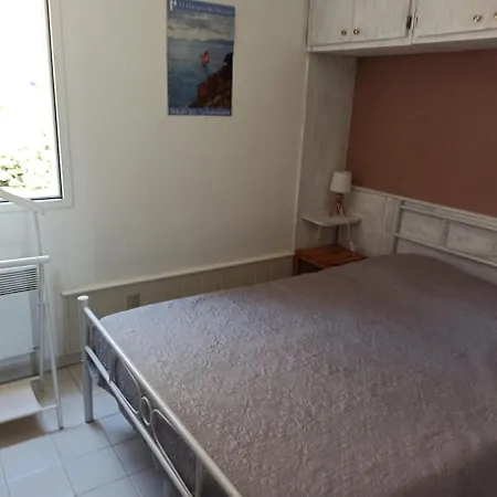 Tres Beau T2 Cavaliere Avec Terrasse Proche Апартаменти *
